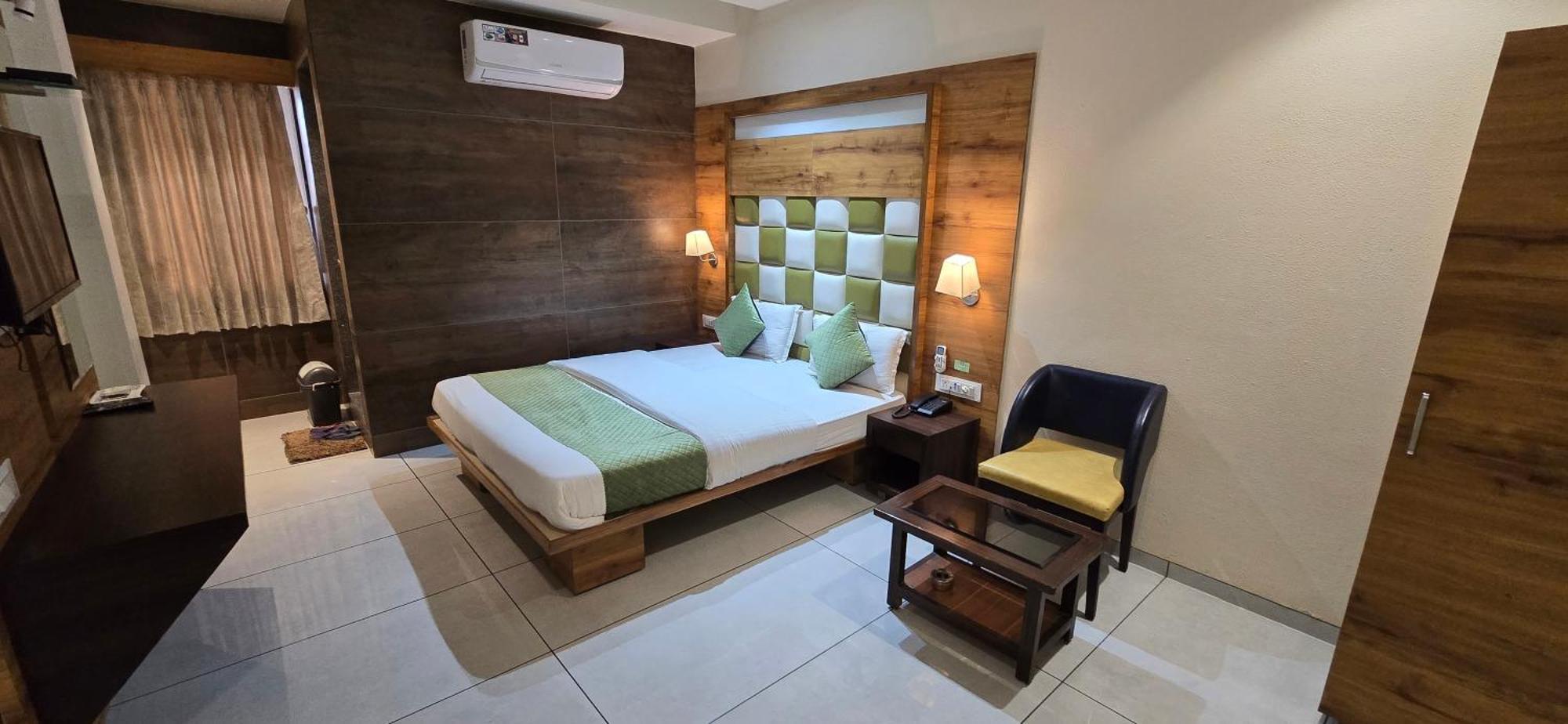 Hotel Viram Pārdi Екстериор снимка