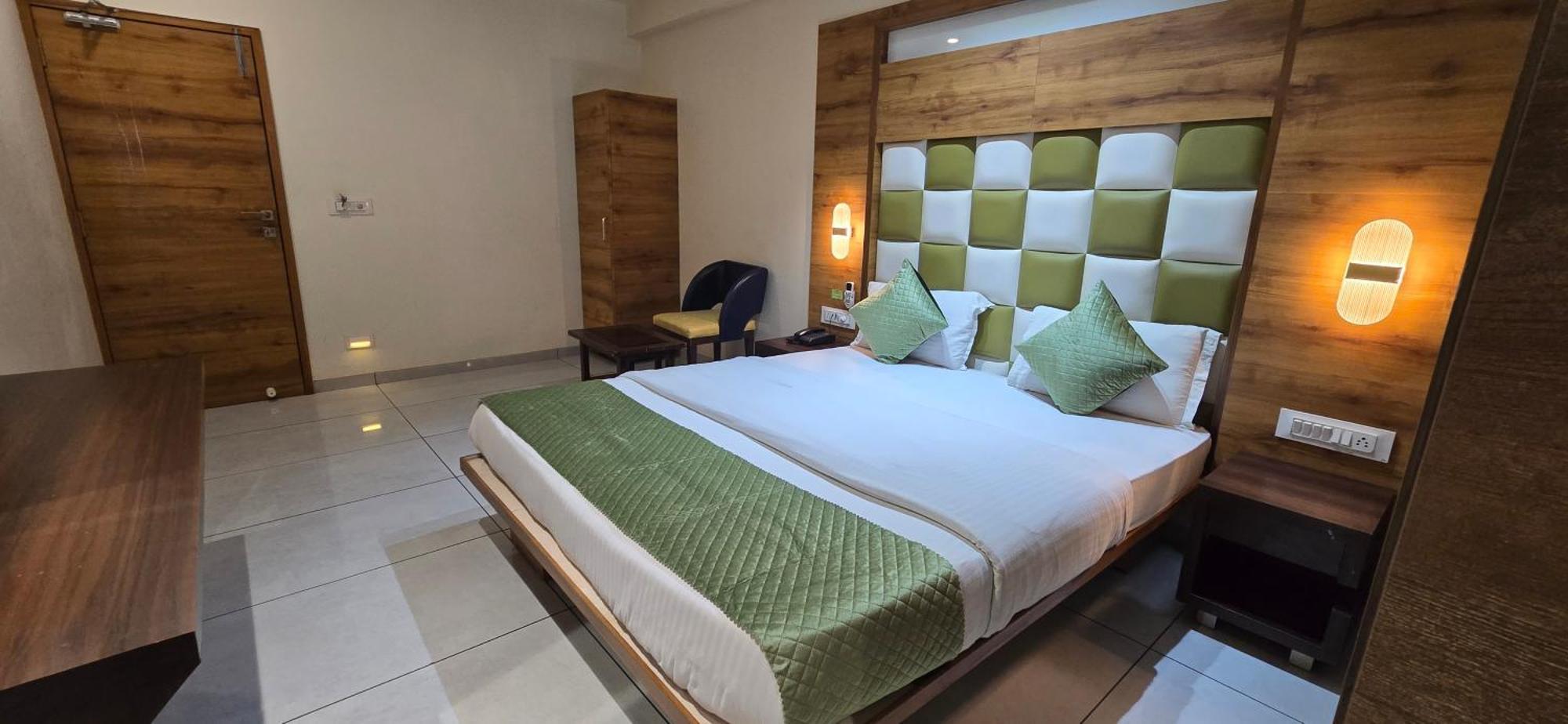 Hotel Viram Pārdi Екстериор снимка